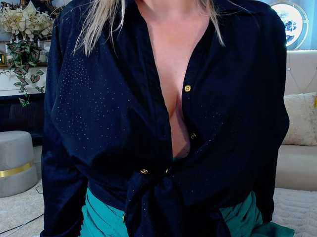 Malvvina live cam on BongaCams