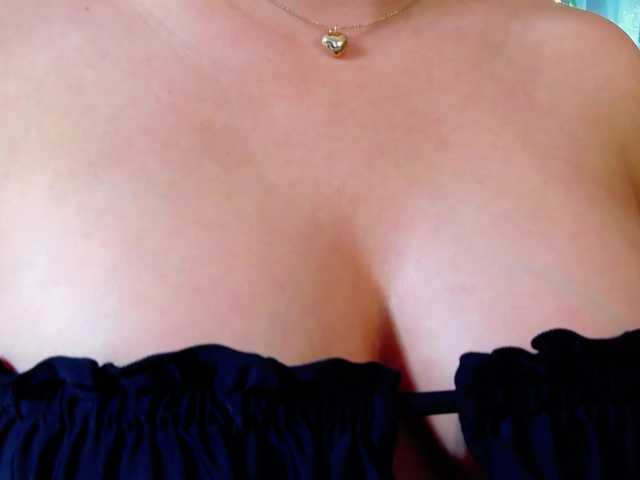 Malvvina live cam on BongaCams