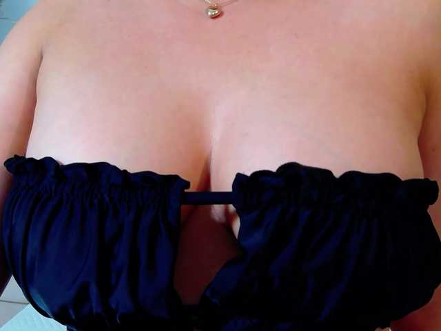 Malvvina live cam on BongaCams
