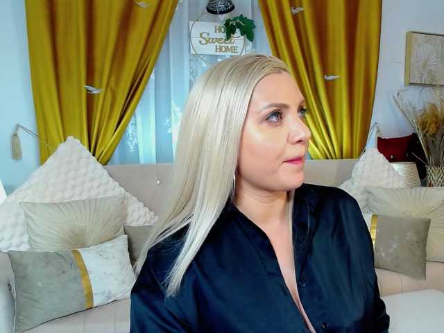 Malvvina live webcam show