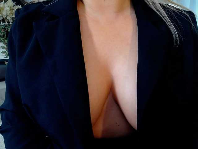Malvvina live cam on BongaCams