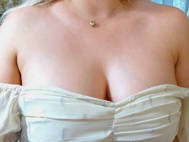Malvvina live cam on BongaCams