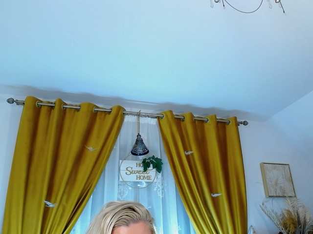 Malvvina live cam on BongaCams