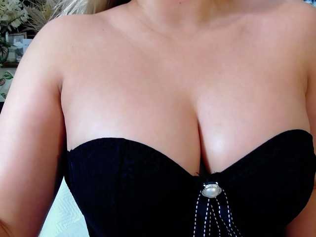 Malvvina live cam on BongaCams