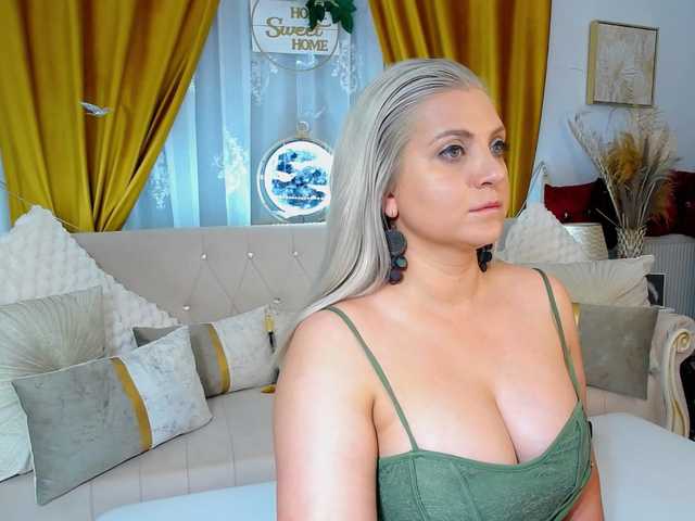 Malvvina live webcam show