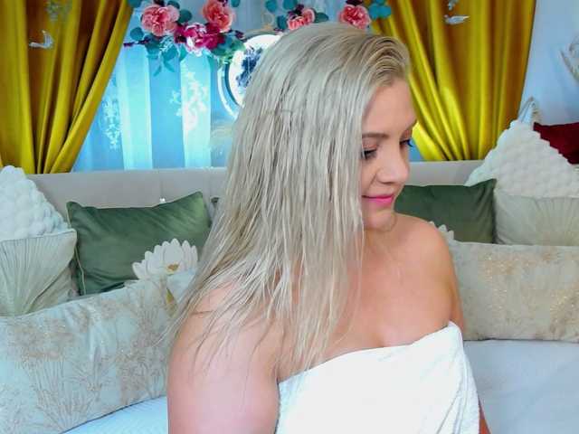Malvvina live cam preview
