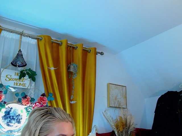 Malvvina live cam on BongaCams