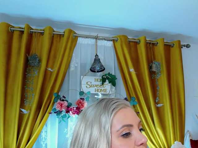 Malvvina live cam on BongaCams