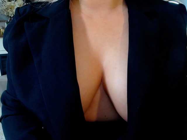 le modèle Malvvina est en webcam porno dans un show sur le site bongacams, il possède les tags suivants: White/Caucasian,Blonde,Trimmed