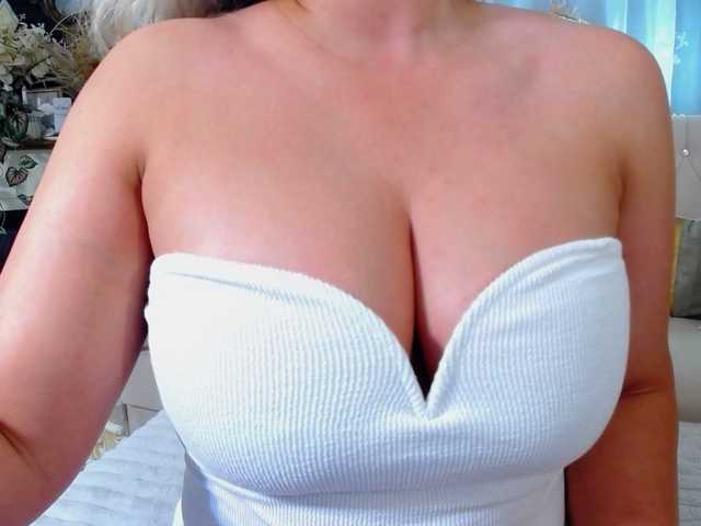 Malvvina live cam on BongaCams