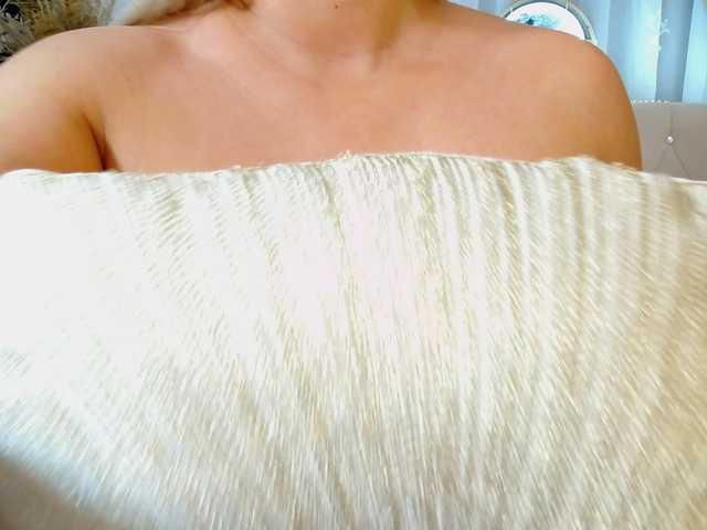 Malvvina live webcam show