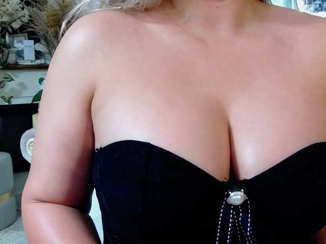 Malvvina live cam on BongaCams