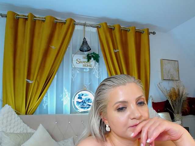 Malvvina live webcam show