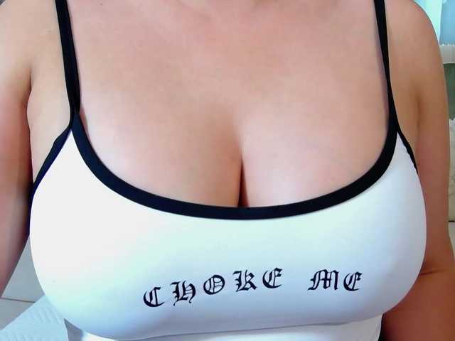 Malvvina live cam on BongaCams