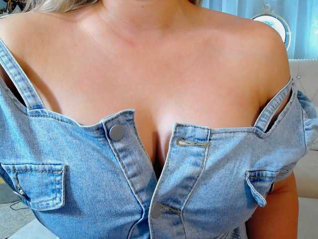 Malvvina live webcam show