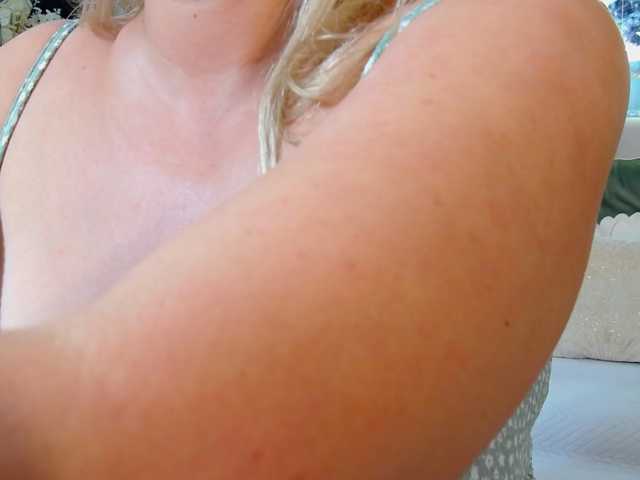 Malvvina live cam on BongaCams