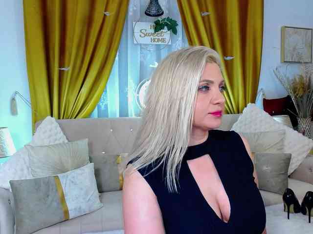 Malvvina Live Webcam on BongaCams