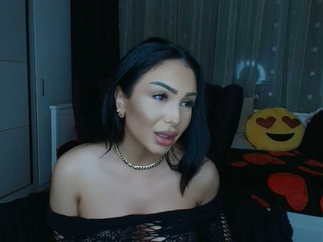 queenmeryem Live Cam and Statistics on UnifiedCams