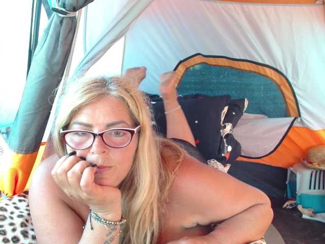 YulliaMilf live cam on BongaCams