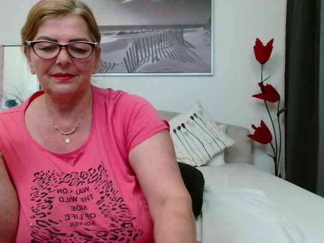 YulliaMilf webcam