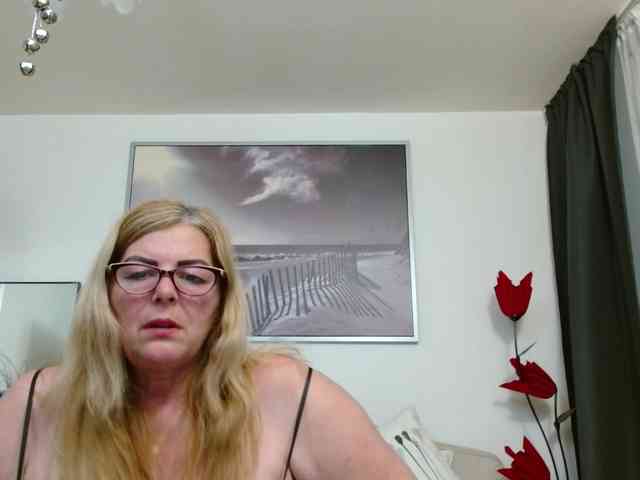 YulliaMilf webcam