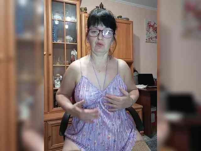 Danccee358 live female cam on bongacams