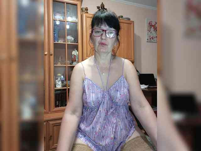 Danccee358 live female cam on bongacams
