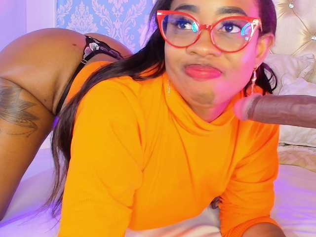 CaseyMoons live cam on BongaCams