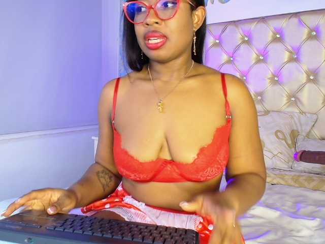 CaseyMoons live cam on BongaCams