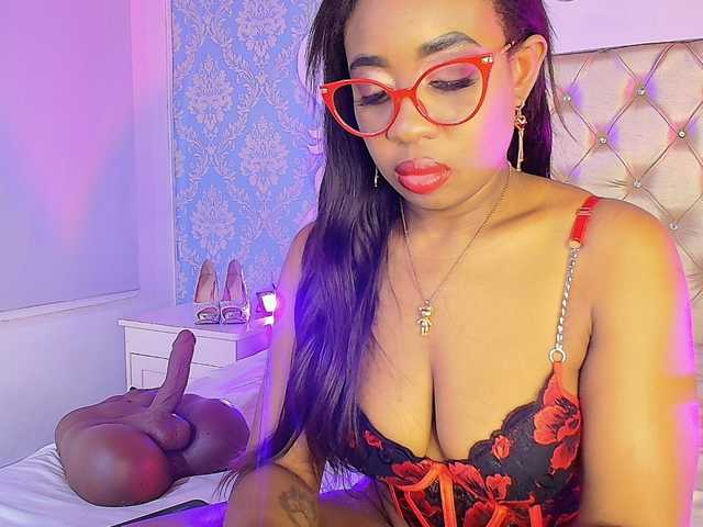 CaseyMoons live cam on BongaCams