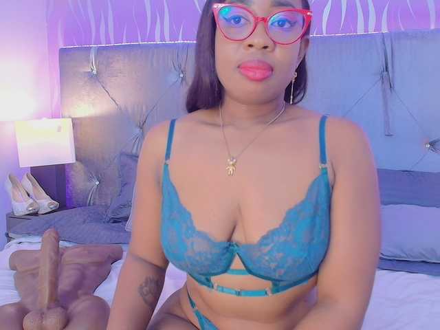 CaseyMoons live cam on BongaCams