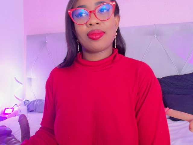 CaseyMoons live cam on BongaCams