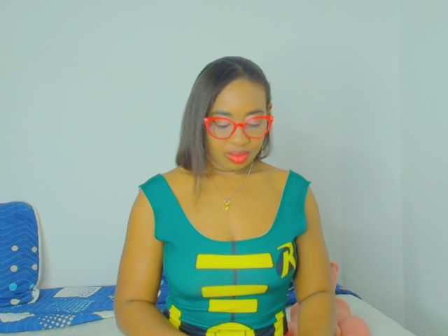 CaseyMoons live cam on BongaCams