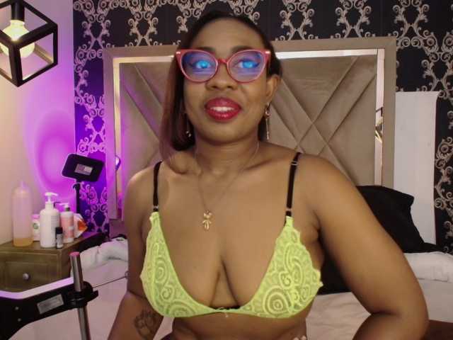 CaseyMoons live cam preview