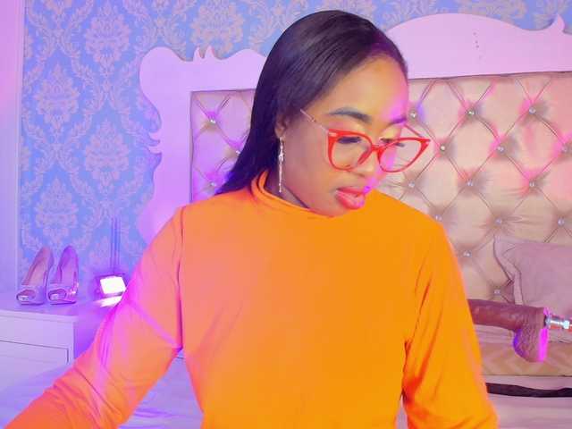 CaseyMoons live cam on BongaCams