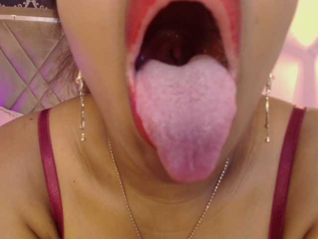 CaseyMoons live cam on BongaCams