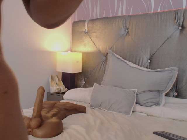 CaseyMoons live cam on BongaCams