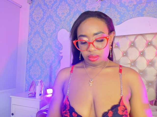 CaseyMoons live cam on BongaCams