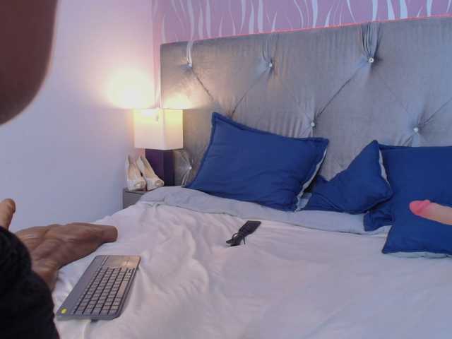 CaseyMoons live cam on BongaCams