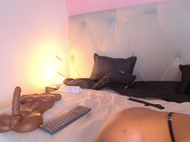 CaseyMoons live cam preview