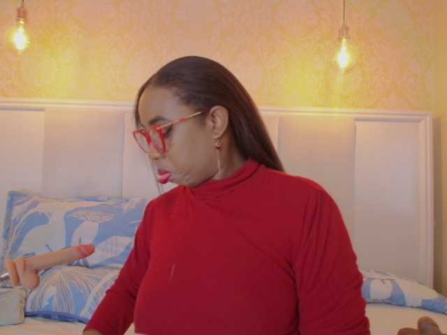 CaseyMoons, en directo ahora en BongaCams