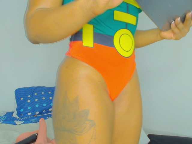 CaseyMoons live cam on BongaCams