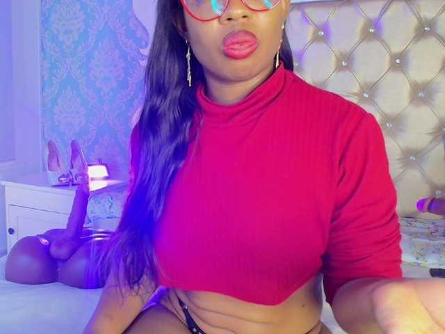 CaseyMoons live cam on BongaCams