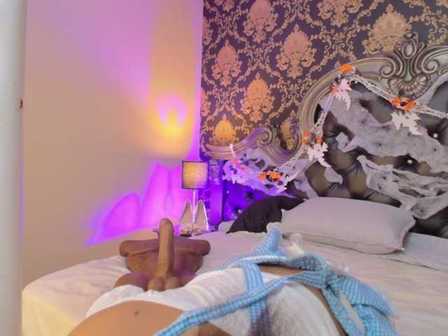 CaseyMoons live cam on BongaCams