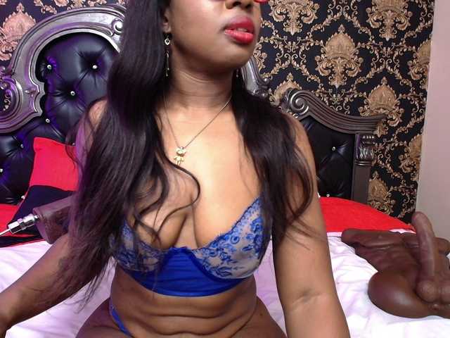 CaseyMoons live cam on BongaCams