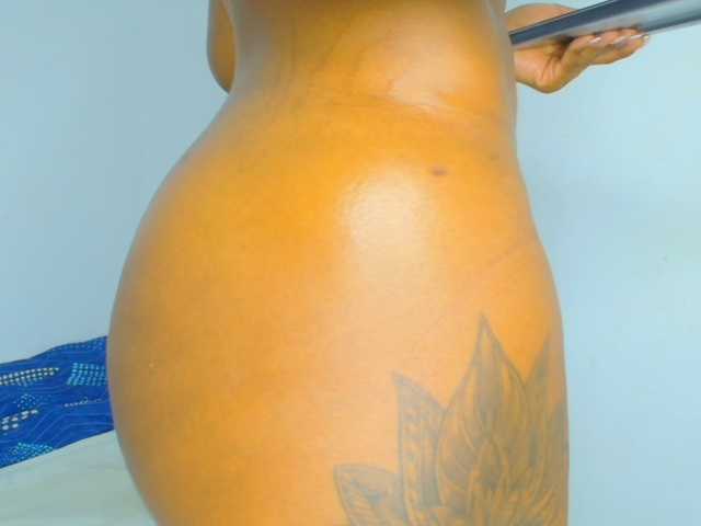 CaseyMoons live cam on BongaCams