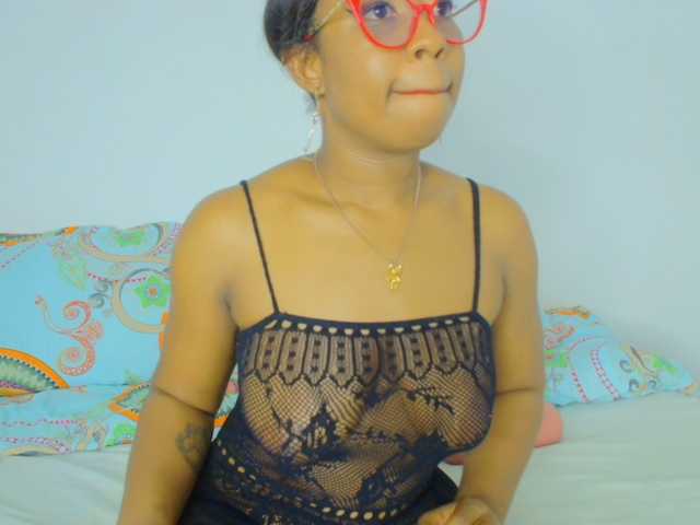 CaseyMoons live cam on BongaCams