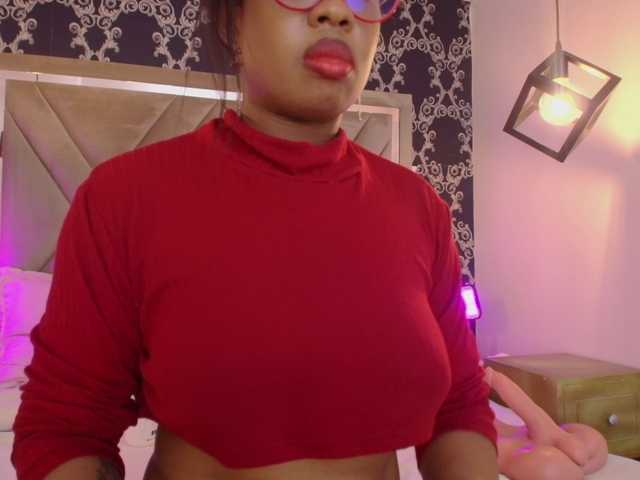 CaseyMoons live cam on BongaCams