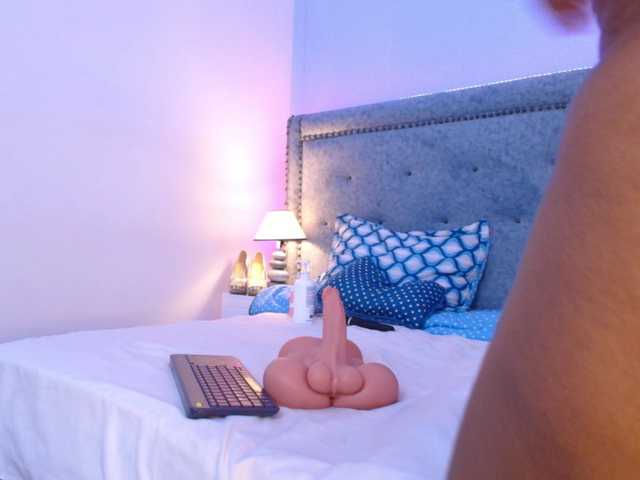 CaseyMoons live cam on BongaCams