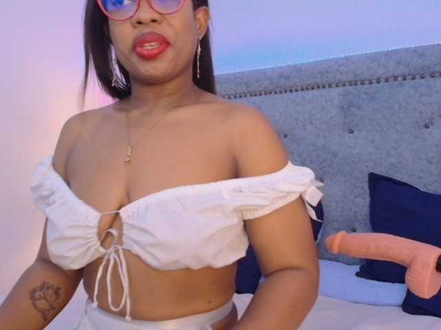 CaseyMoons live cam on BongaCams